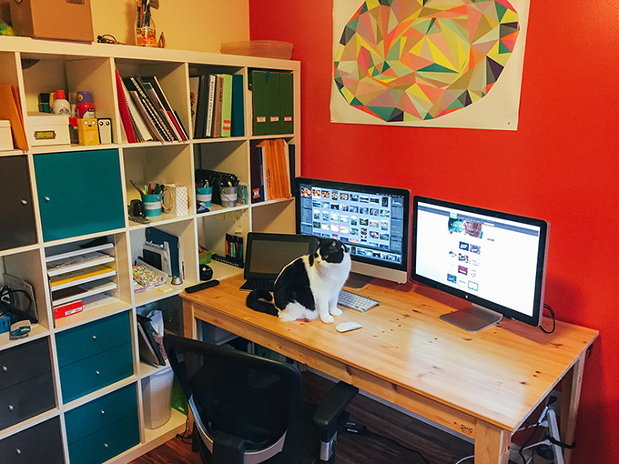 graphic designer office