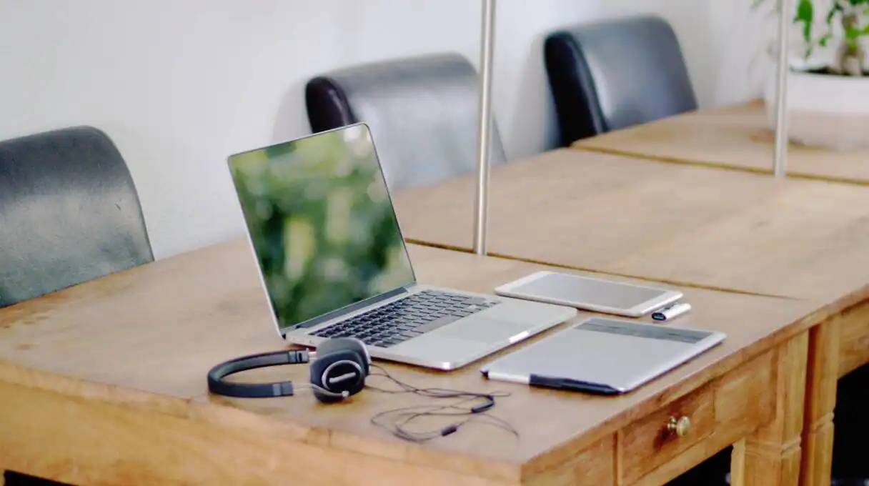 Creative Market - Workspace (Ruben Stom) (1)