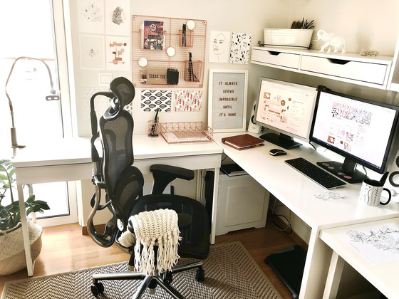 graphic designer desk setup