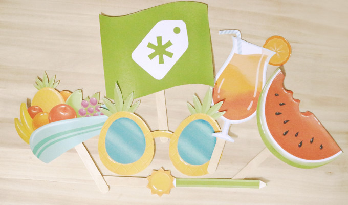 Free Download: DIY Summer Photo Booth Props